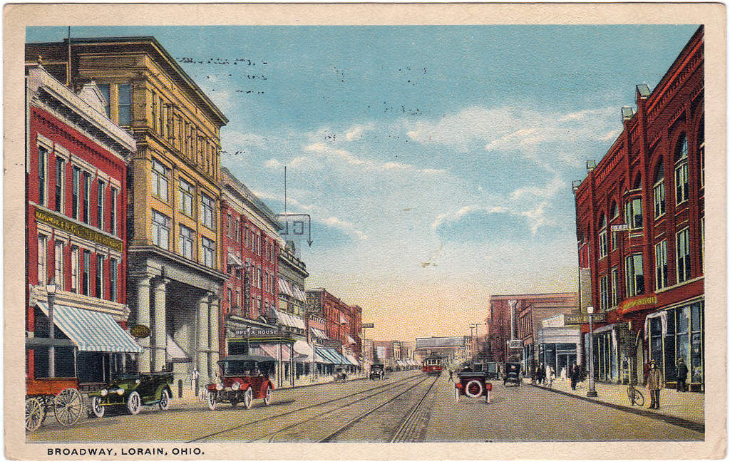 Postcard from 1917 of Broadway Street in Lorain, Ohio
