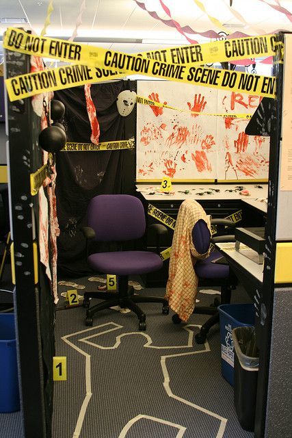 Office Halloween: Group cubicle decoration