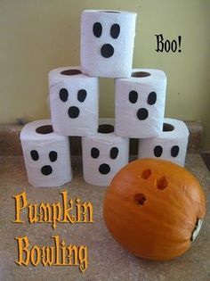 Office Halloween: Pumpkin bowling