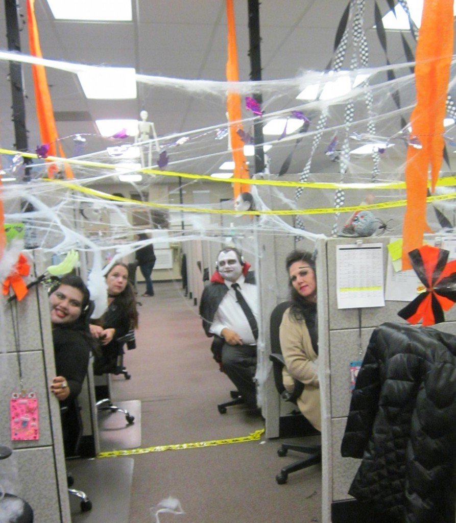 Office Halloween: Cubicle decoration